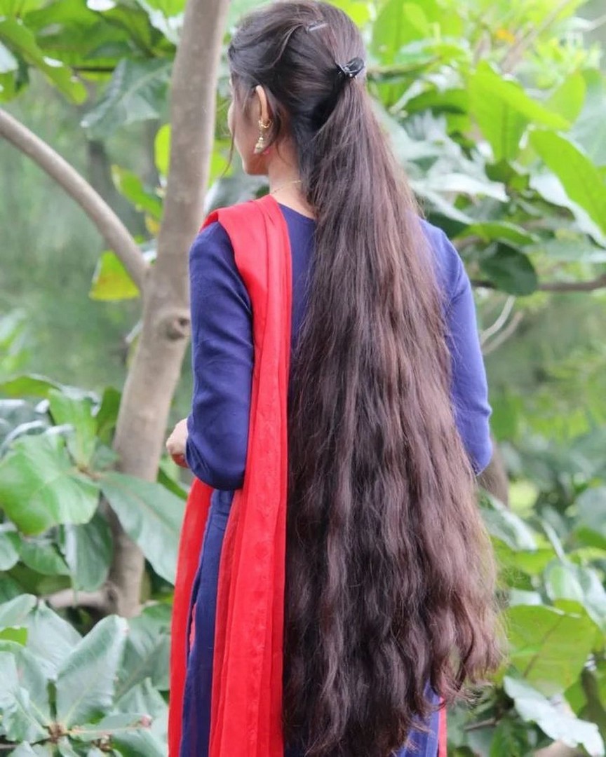 12 Women With Long Hair That Will Blow You Away